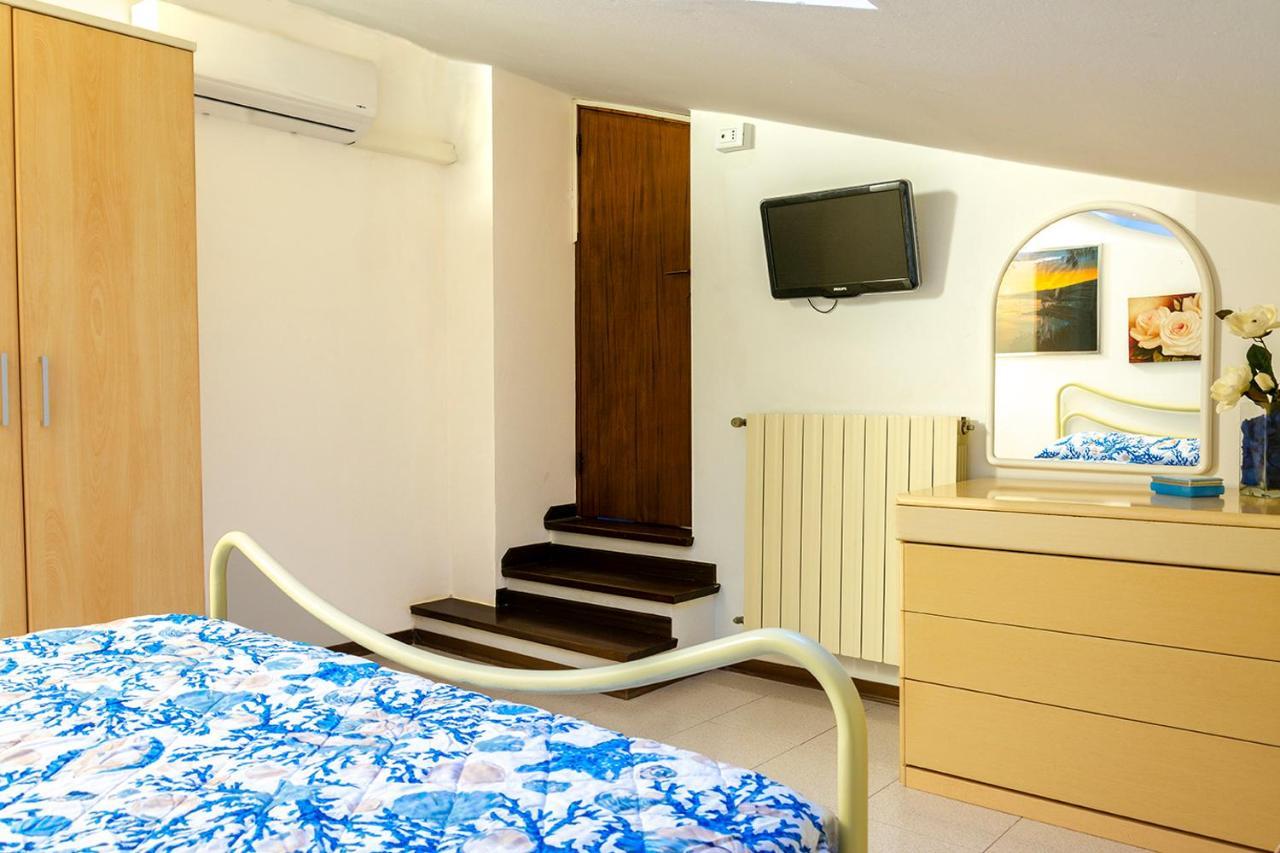 Appartamenti La Casina Porto Azzurro Esterno foto