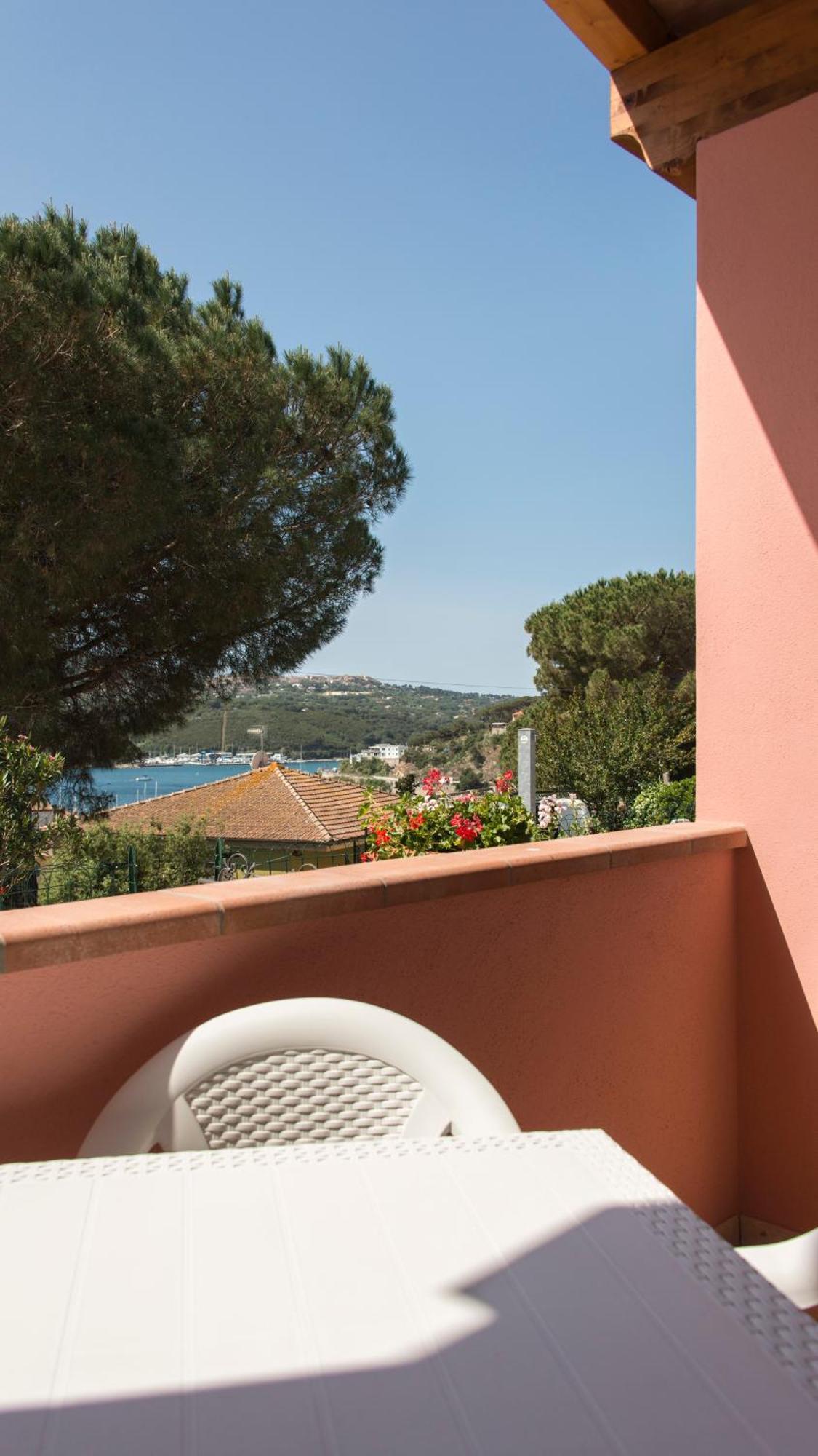 Appartamenti La Casina Porto Azzurro Esterno foto